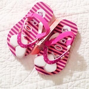 Roxy Pebbles Flip Flops Size 5 NWT